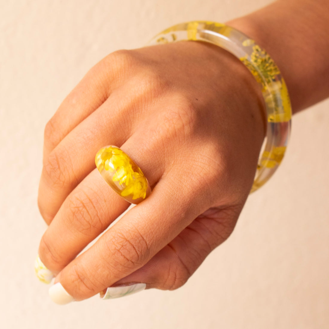Anillo Acrílico flores primavera Girasol- Talla única 6.5