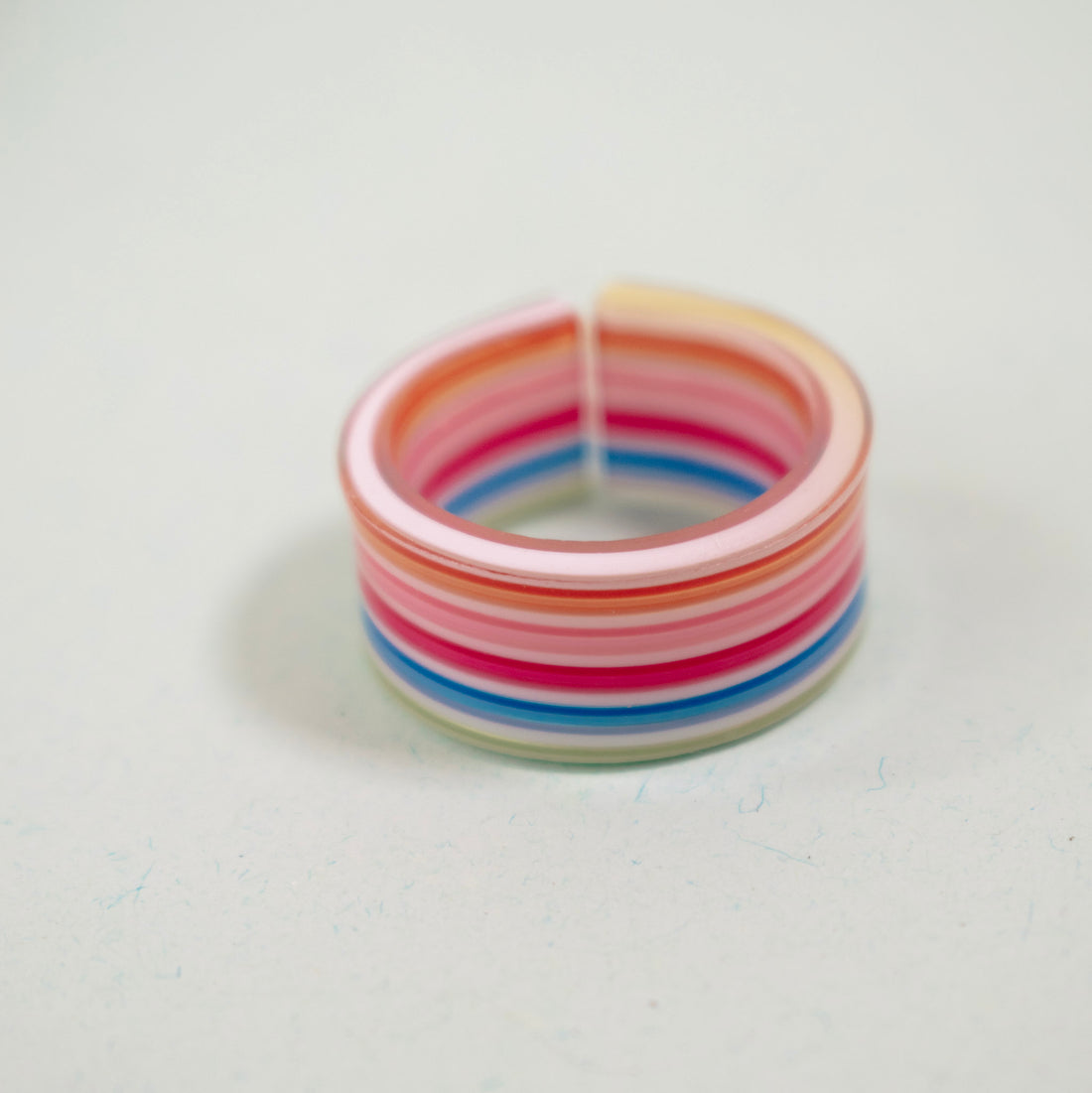 Anillo Acrílico Arcoíris - Talla única 7
