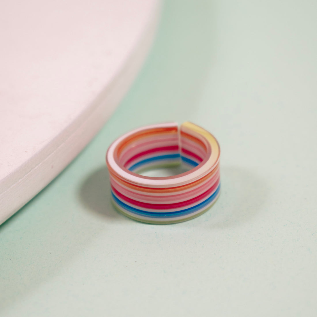 Anillo Acrílico Arcoíris - Talla única 7