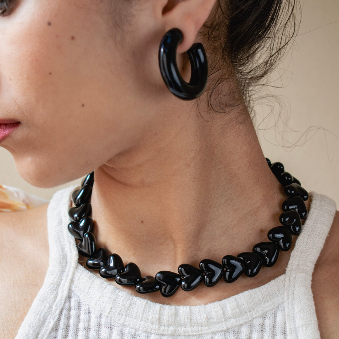 Collar cadena corazones negro