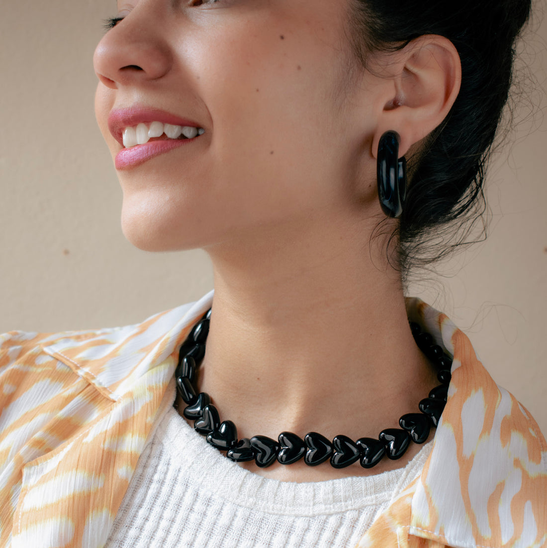 Collar cadena corazones negro