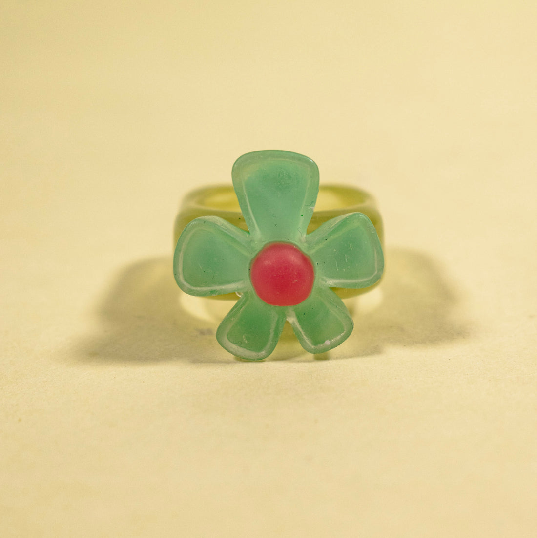 ¡NEW! Anillo Flor Verde - Talla única 6.5