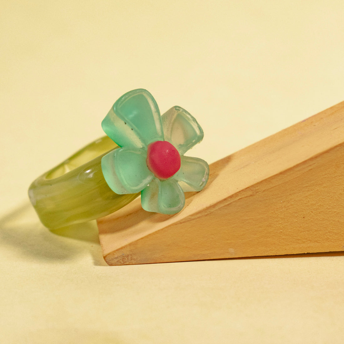 ¡NEW! Anillo Flor Verde - Talla única 6.5