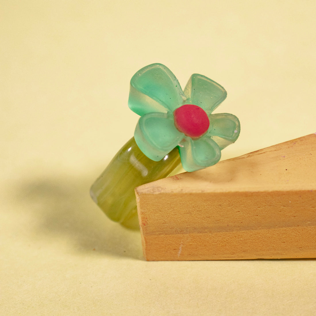 ¡NEW! Anillo Flor Verde - Talla única 6.5