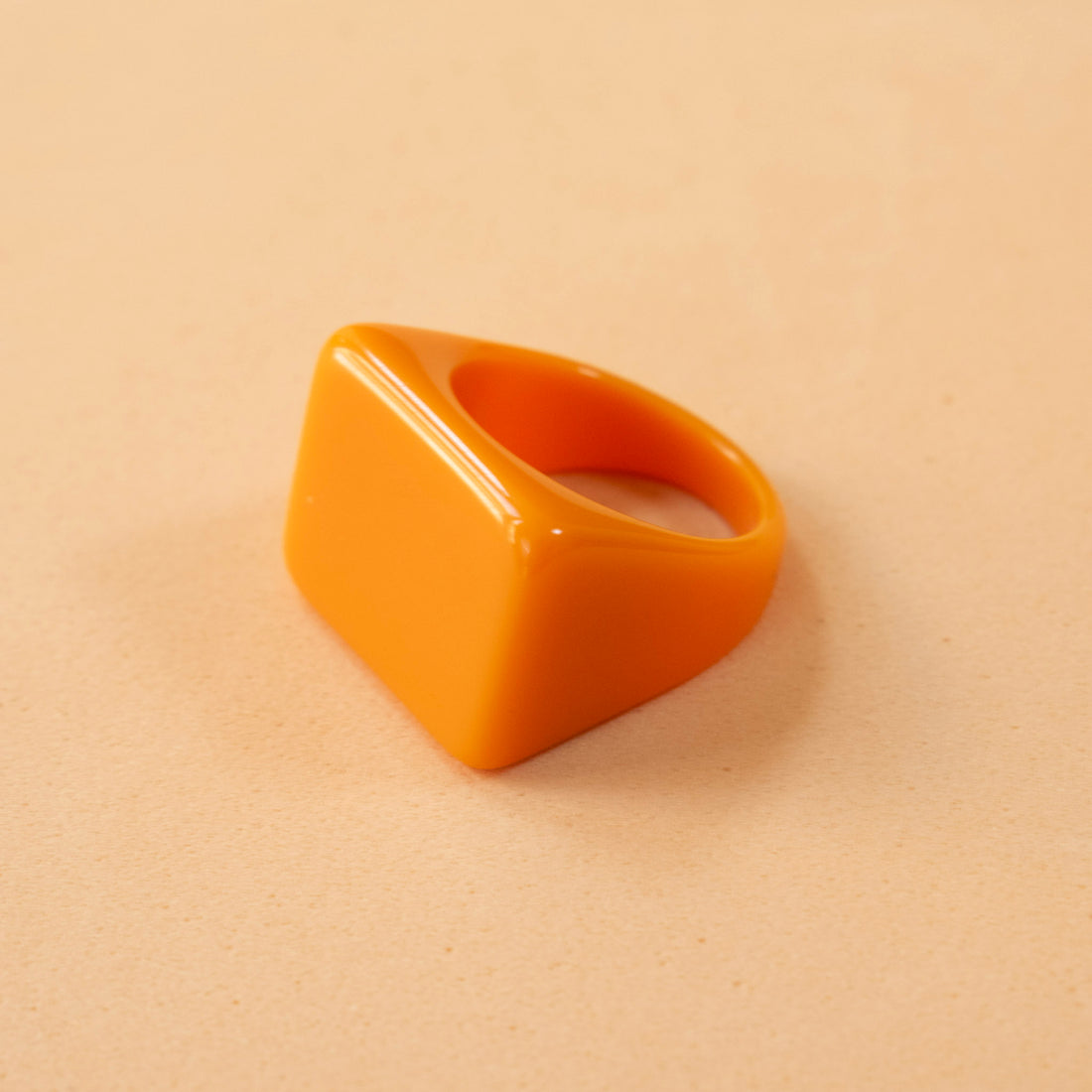 Anillo Acrílico Cubo Naranja - Talla única 7