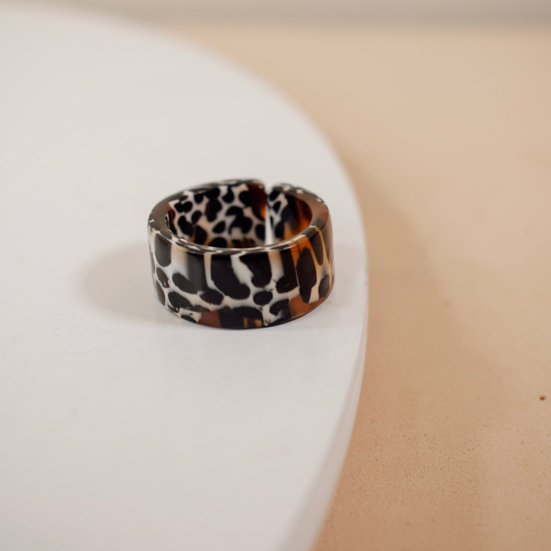 Anillo Acrílico Leopardo manchas café