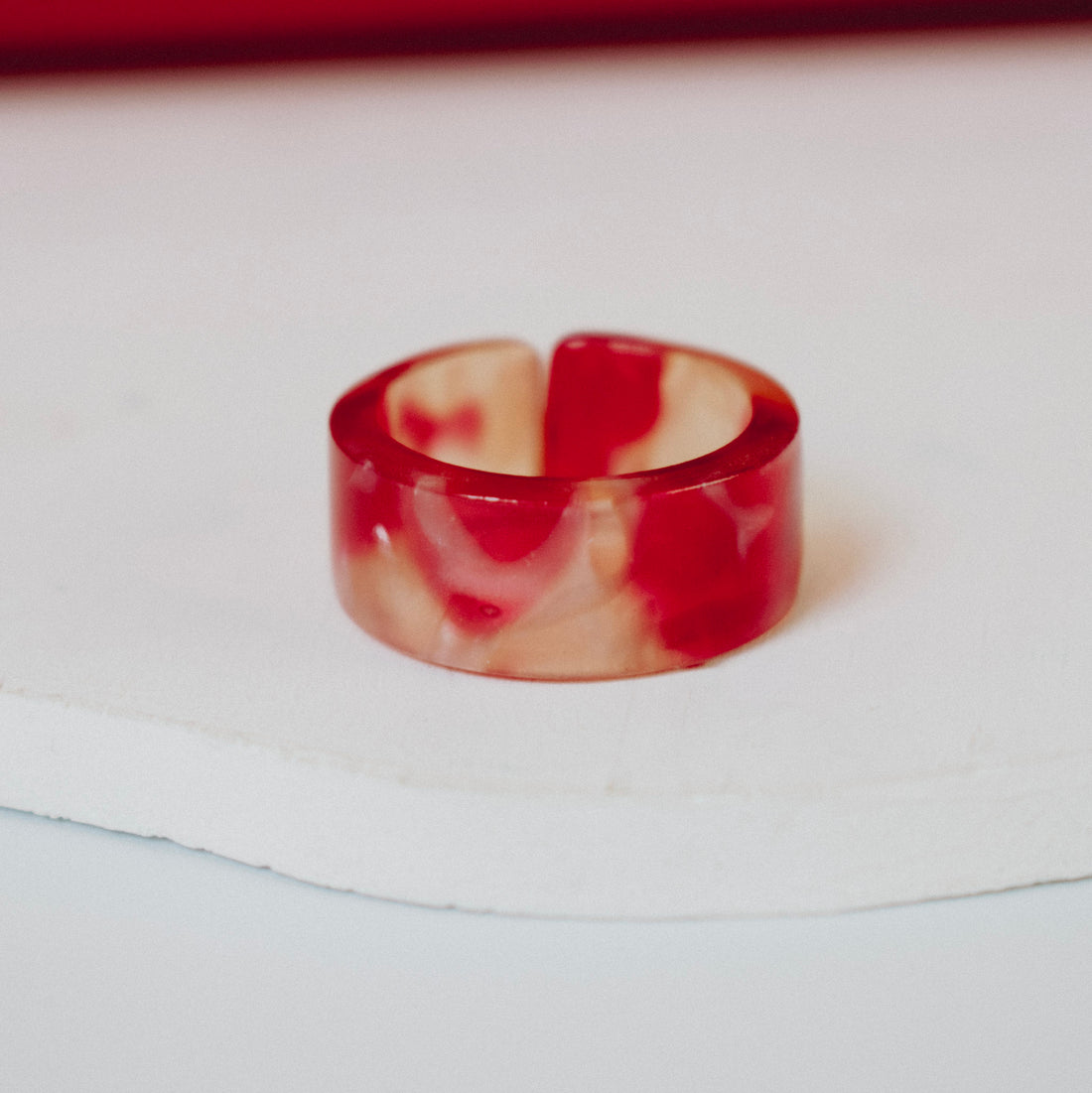¡NEW! Anillo Acrílico Rojo Multicolor - Talla Única 7