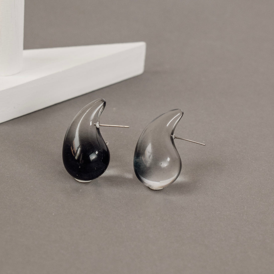 Aretes Acrílico Gota Cielo Gris
