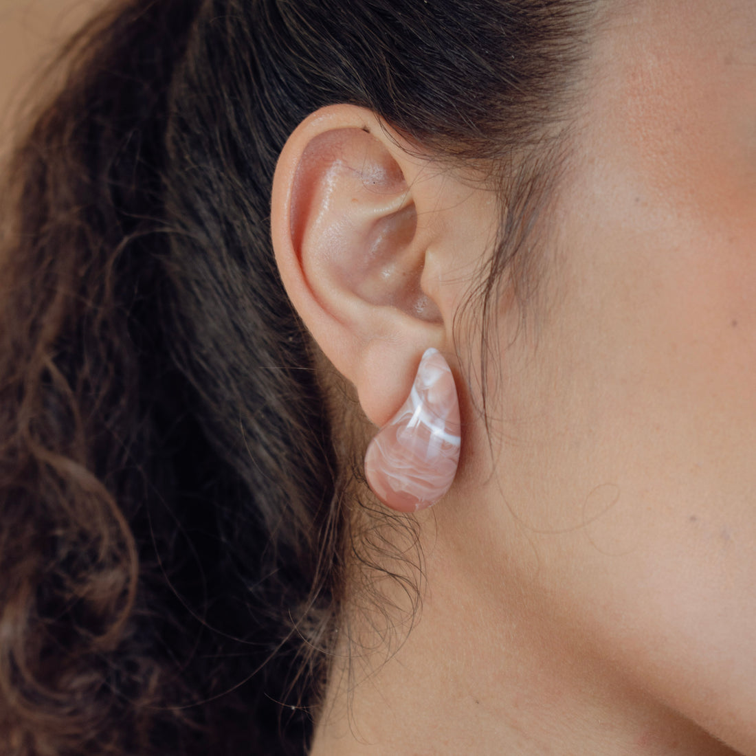 Aretes Acrílico Gota Rosado