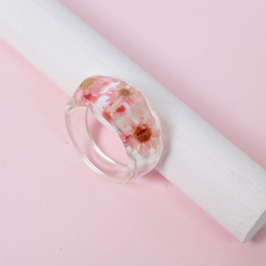 Anillo Acrilico Flores Rosadas transparente - Talla única 7