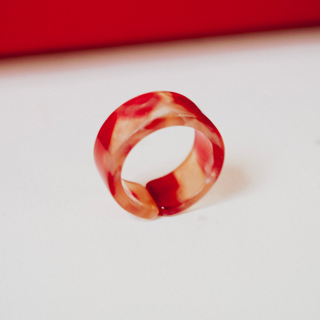 ¡NEW! Anillo Acrílico Rojo Multicolor - Talla Única 7