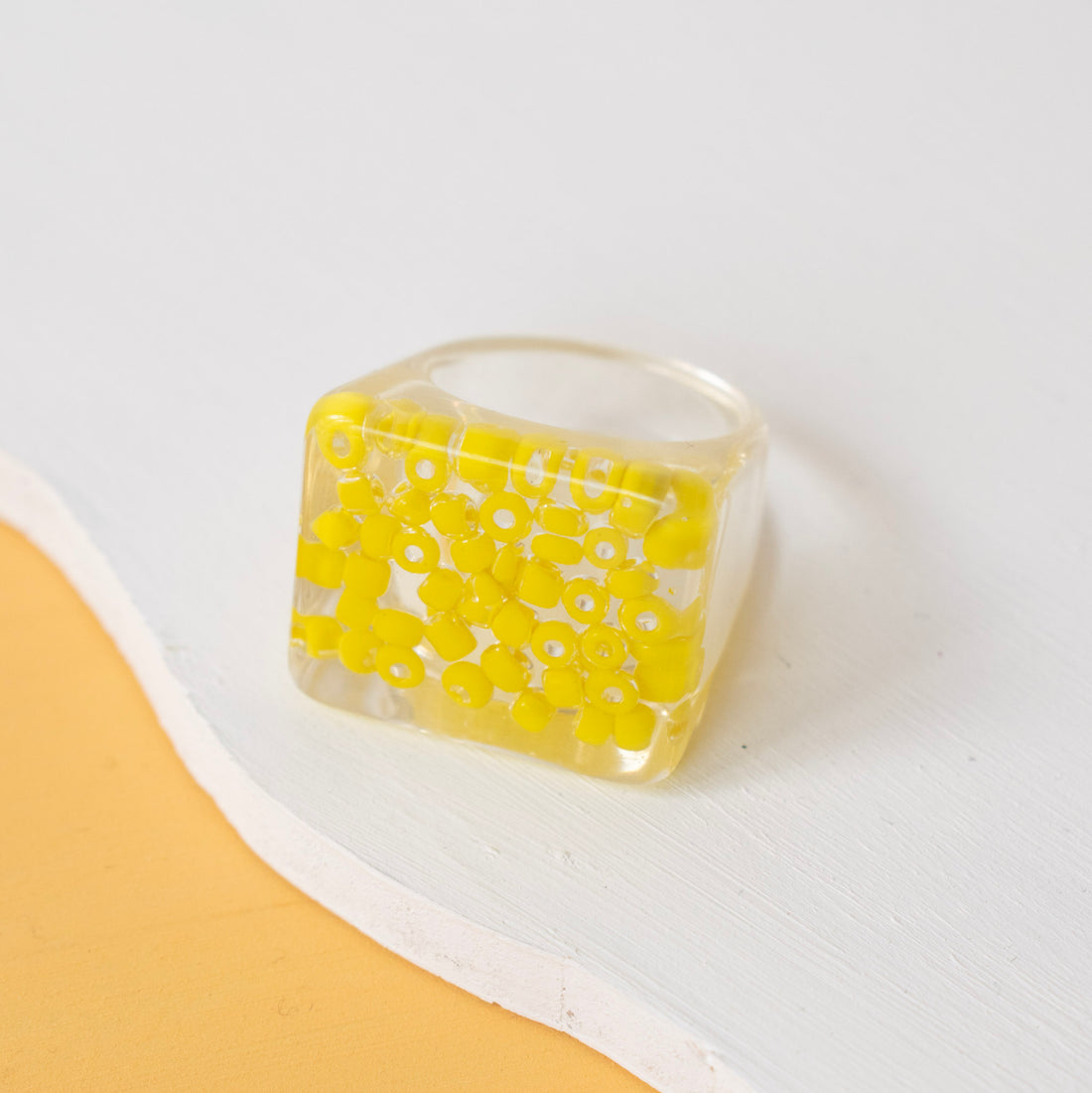 Anillo Acrílico tropical Amarillo - Talla única 9