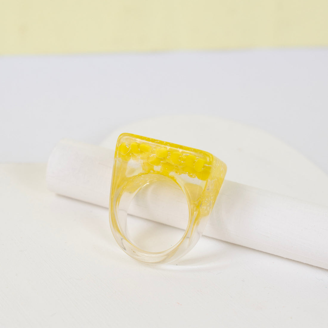 Anillo Acrílico tropical Amarillo - Talla única 9