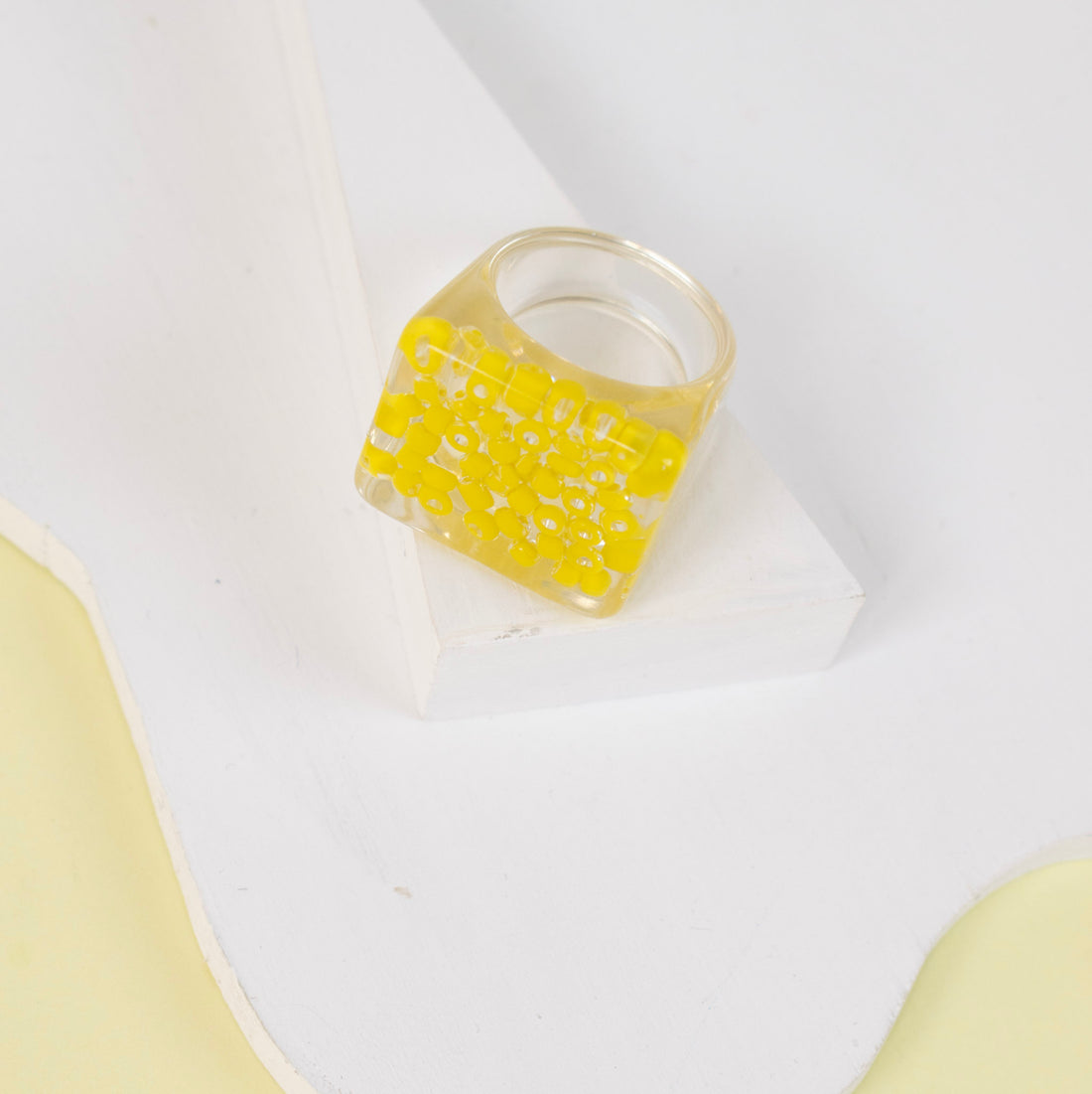 Anillo Acrílico tropical Amarillo - Talla única 9