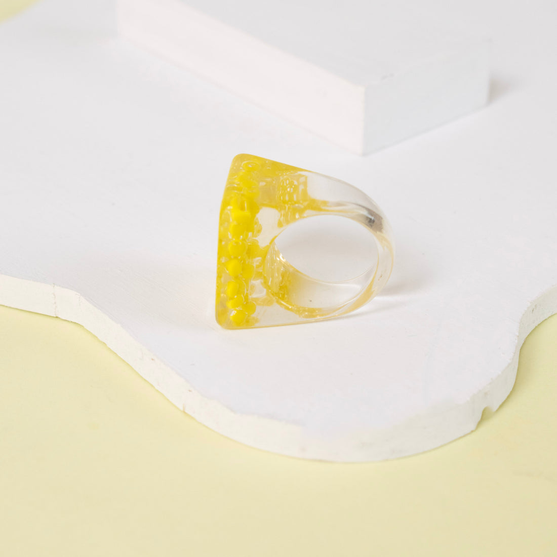 Anillo Acrílico tropical Amarillo - Talla única 9