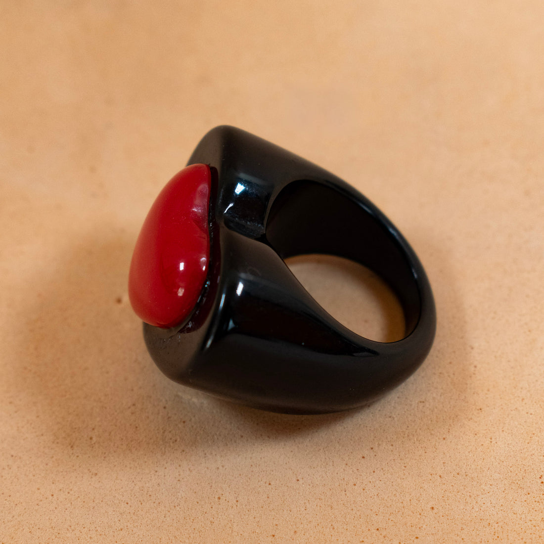 ¡NEW! Anillo Corazón Abstracto Negro - Talla 8