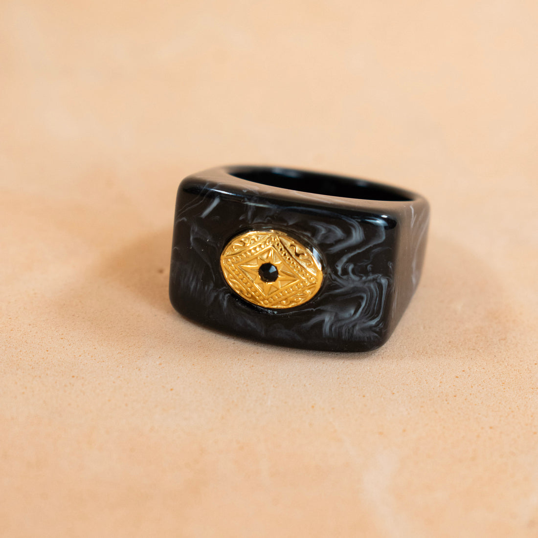 ¡NEW! Anillo Alma Negro Dorado - Talla 8