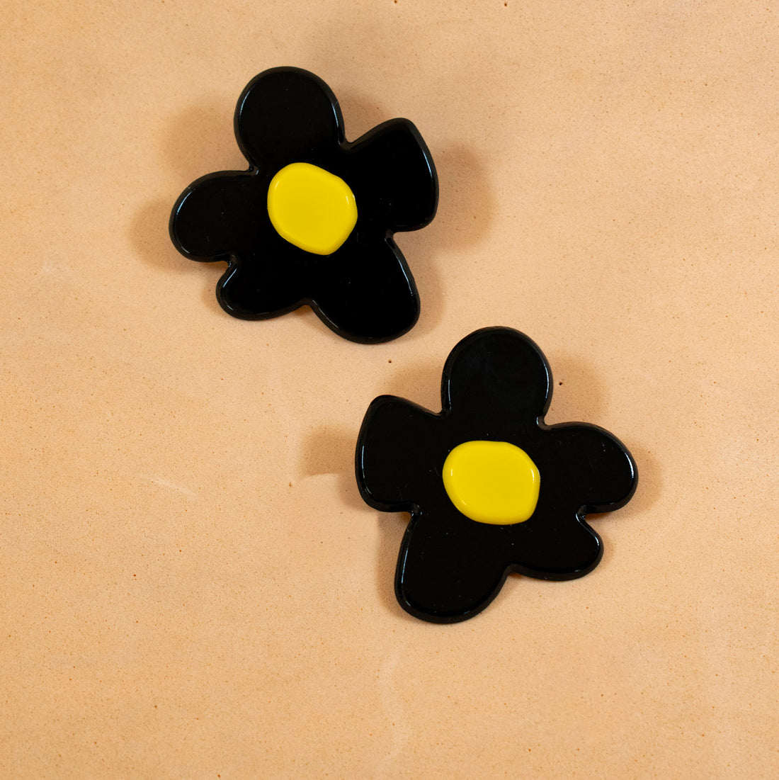 ¡NEW! Aretes Renacer Floral Negro