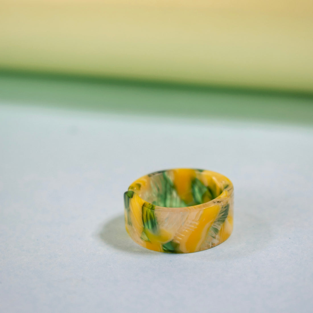 Anillo Acrílico Mango Verde - Talla única 8