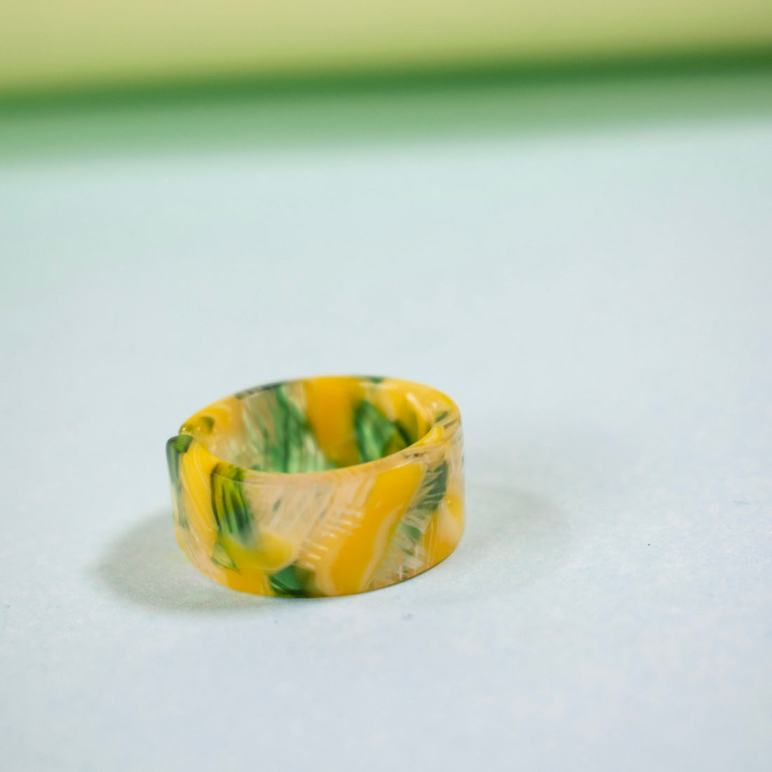 Anillo Acrílico Mango Verde - Talla única 8