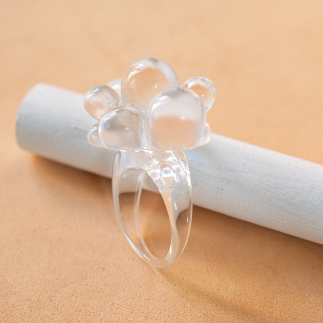 Anillo Acrílico pétalos transparente - Talla único 9