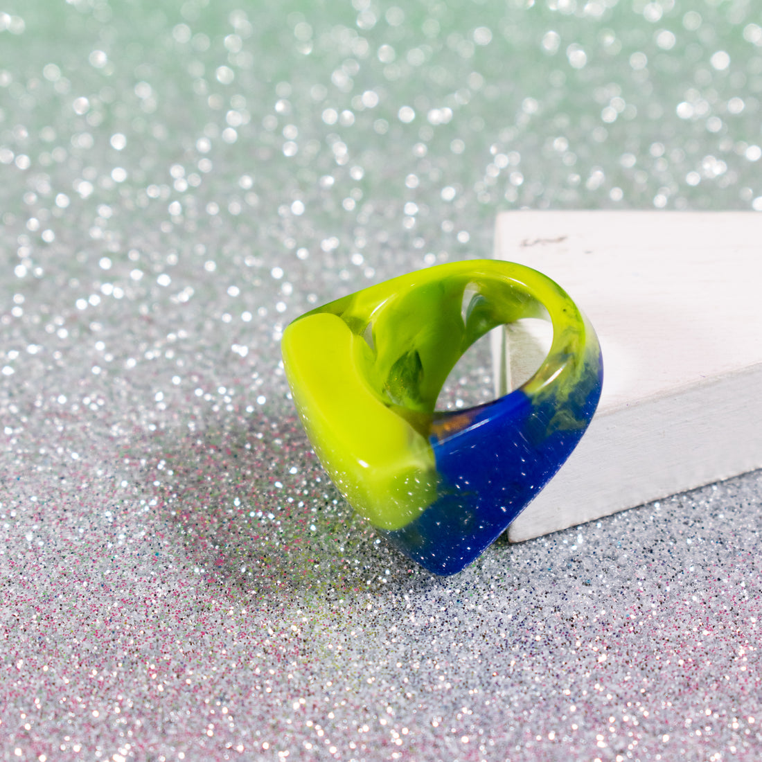 ¡NEW! Anillo Nebula Verde- Talla 8.5