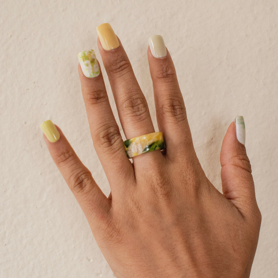 Anillo Acrílico Mango Verde - Talla única 8