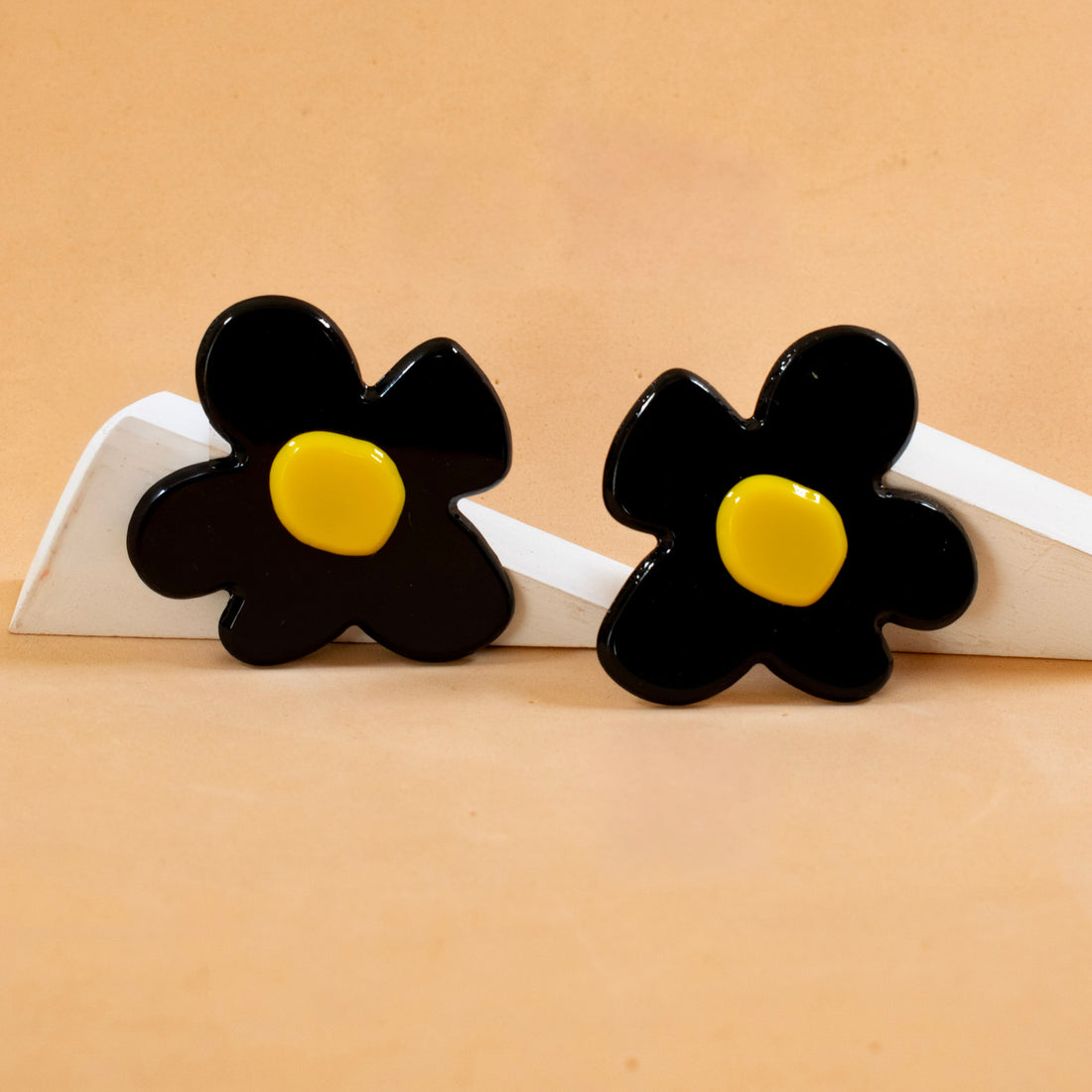 ¡NEW! Aretes Renacer Floral Negro