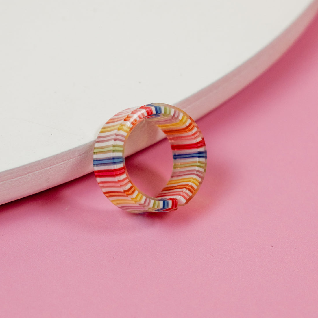 Anillo Acrílico Arcoíris -Talla única 7