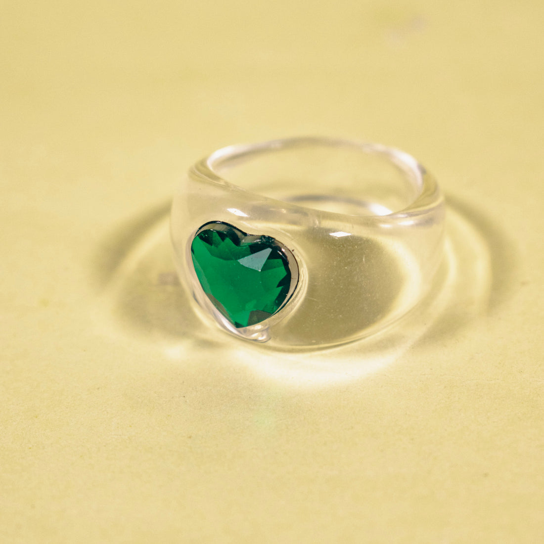 ¡NEW! Anillo Mini corazón verde- Talla única 7.5