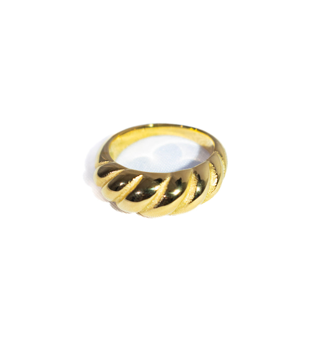 Anillo en baño de oro 18k  - Coral Dorado