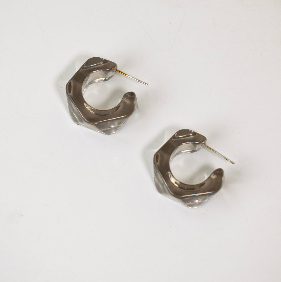 Aretes Acrilico Luna Transparente Gris