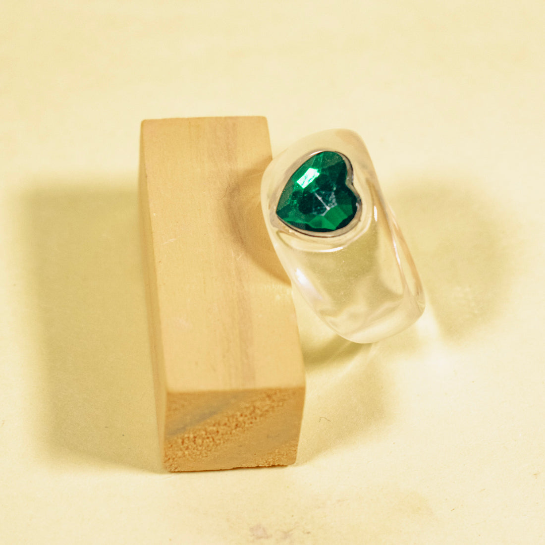 ¡NEW! Anillo Mini corazón verde- Talla única 7.5