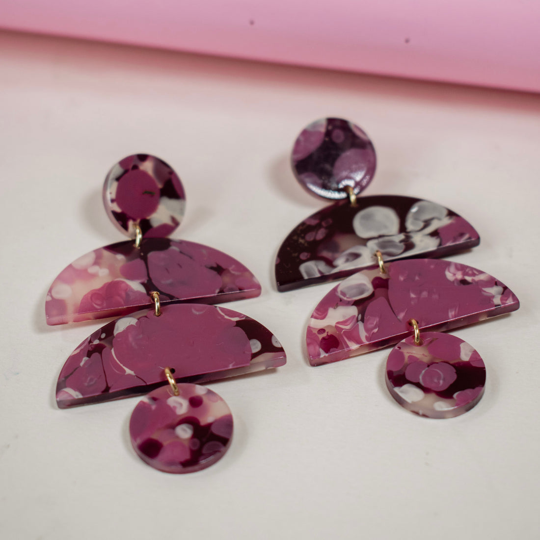 Aretes Acrílico geométrico Morado