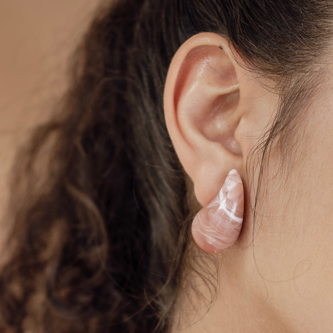 Aretes Acrílico Gota Rosado