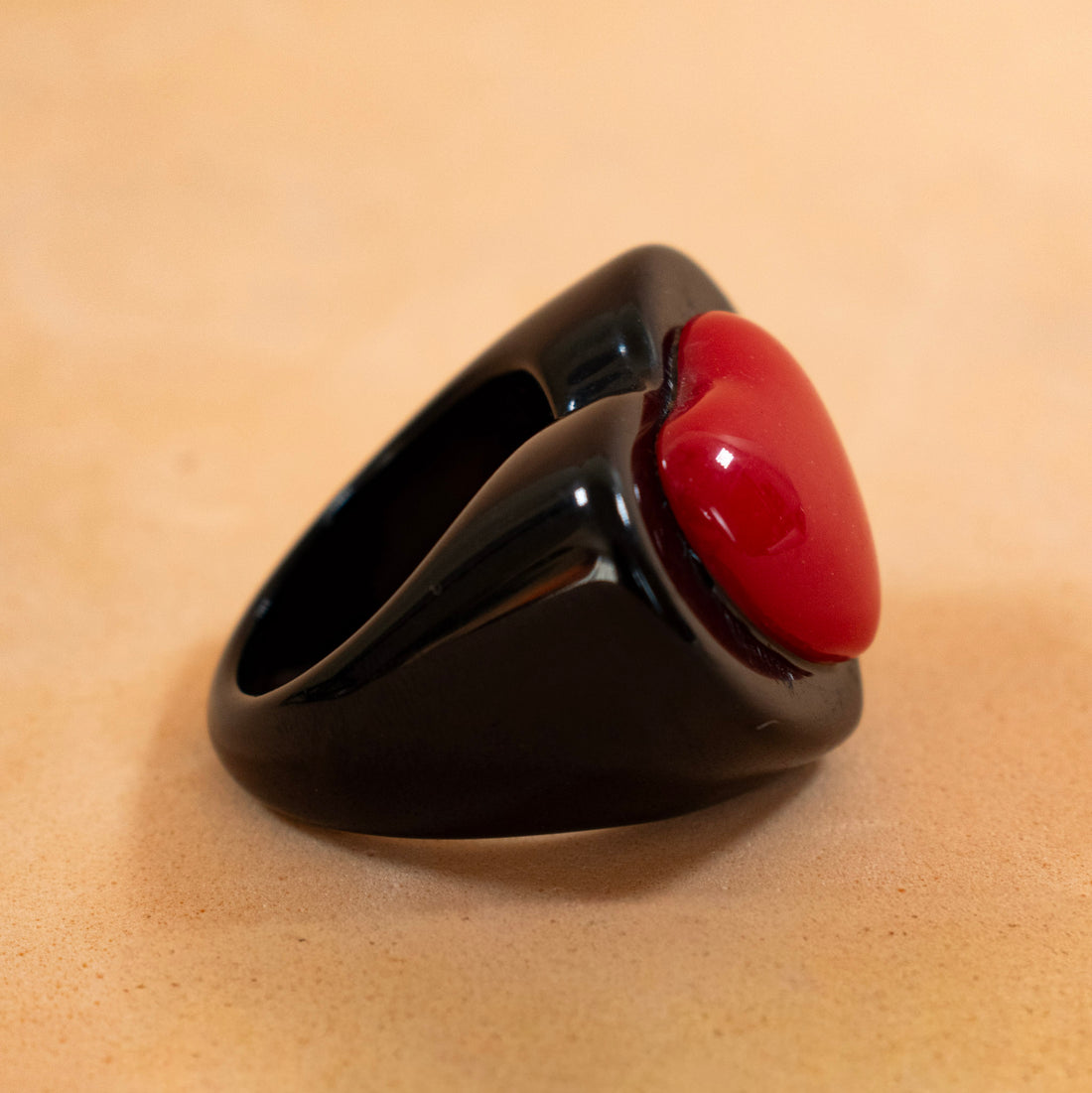 ¡NEW! Anillo Corazón Abstracto Negro - Talla 8