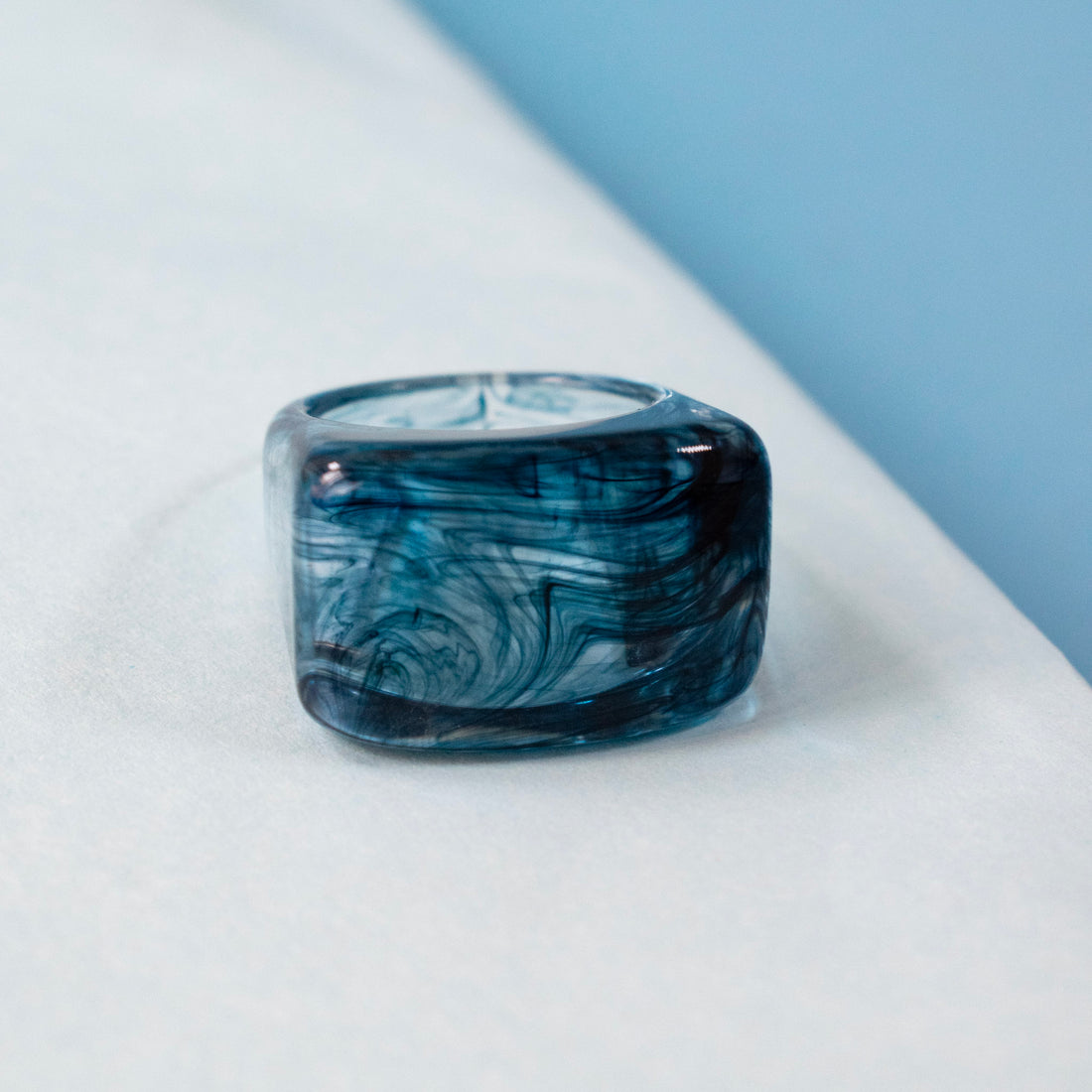 Anillo Acrílico Geométrico Azul Oscuro