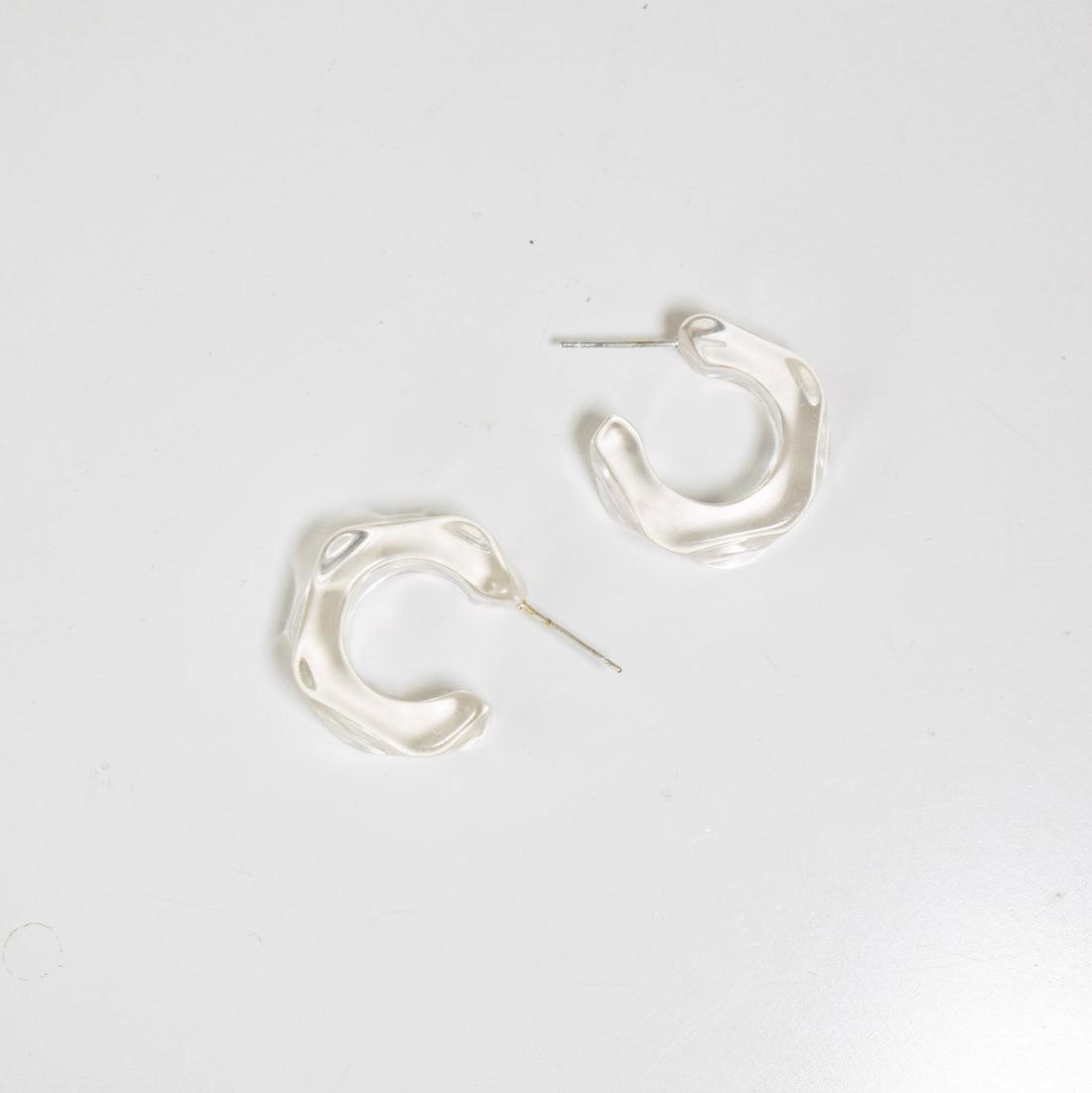 Aretes Acrilico Luna Transparente Blanco