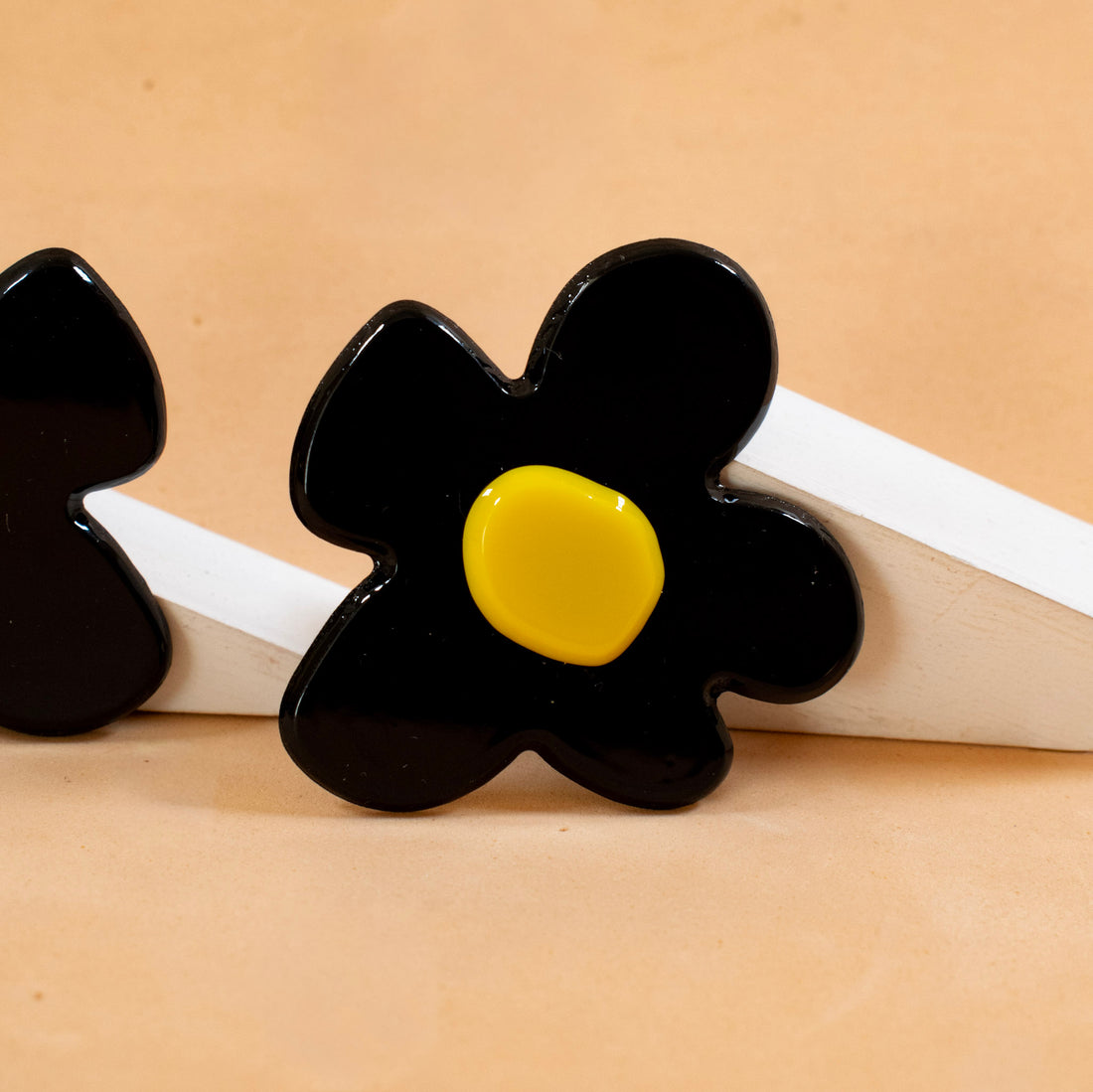 ¡NEW! Aretes Renacer Floral Negro